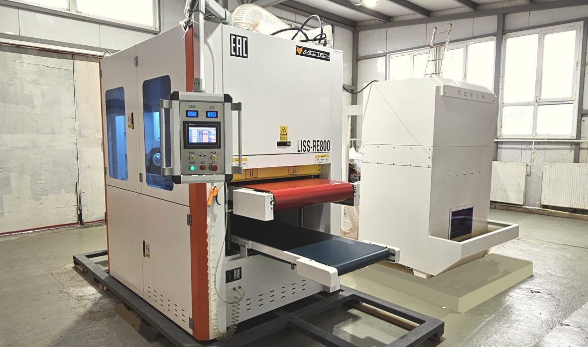 Шлифовально-зачистной станок с возвратным конвейером